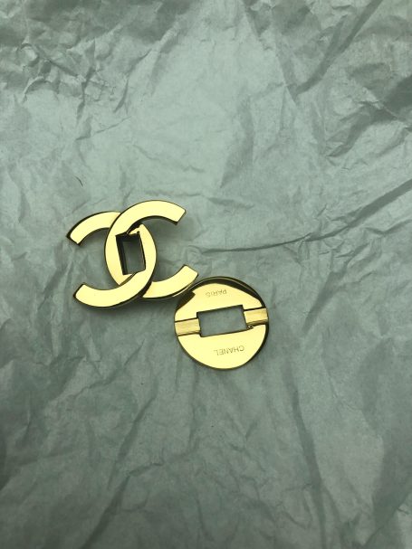 Chanel Emblem Vergoldung
