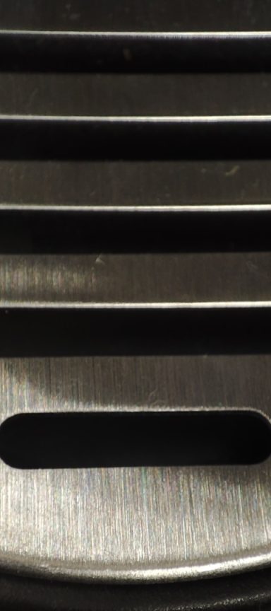 Metallteil gebürstet